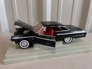 lot 27 image: Die-cast Model Car Chevrolet Impala Black Red Interior Opening Doors