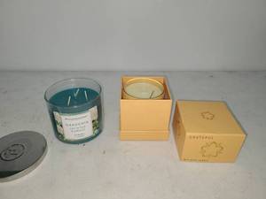 lot 62 image: Scented Candle Lot 2. Pieces Huntington Home Gardenia, Grateful Wellness