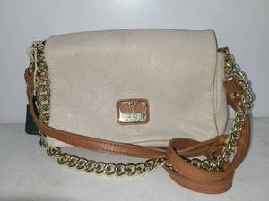 lot 90 image: Valentina Cream and Tan Shoulder Bag with Chain Strap