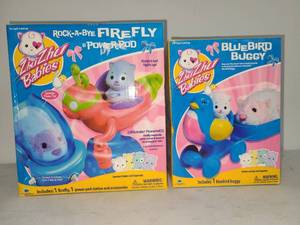 lot 106 image: Zhu Zhu Babies Rock-A-Bye Firefly & Power Pod, Bluebird Buggy Lot of 2