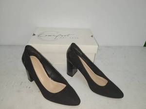 lot 129 image: Comfort Black Block Heel Pumps Womens Shoes