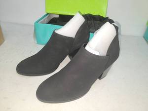 lot 133 image: Y-Not Black Ankle Boots with Block Heel