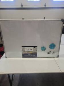 lot 17 image: Quartet Aluminum Frame Magnetic Dry-Erase Board 24 x 36 inches