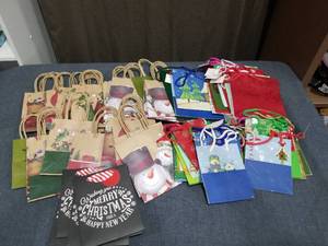 lot 1112 image: LOT OF RANDOM CHRISTMAS GIFT BAGS