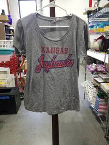 lot 1153 image: Chantel Hustle Kansas Jayhawks T-Shirt XL Gray