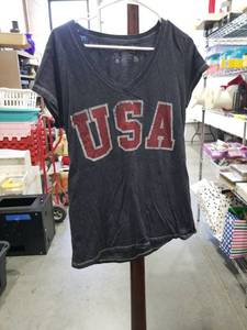 lot 1174 image: USA Graphic T-Shirt Short Sleeve V-Neck XL