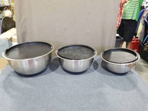 lot 1230 image: Viking 6 Piece Stainless Steel Mixing Bowl Set with Lids, Black