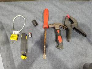 lot 1232 image: LOT OF RANDOM ITEMS