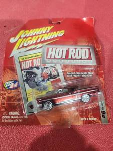 lot 1234 image: Johnny Lightning Hot Rod Magazine #9 1968 Blue 1968 Chevy Corvette Convertible