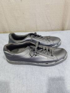 lot 1253 image: Tommy Hilfiger Low-Top Lace-Up Sneakers Black Size 13