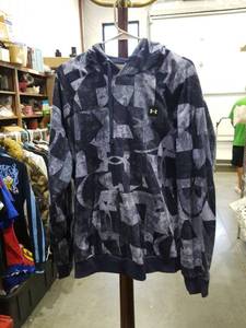 lot 1255 image: Under Armour Loose Hoodie LGGG Black Gray Camo Print