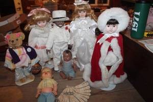 lot 2503 image: Vintage Dolls