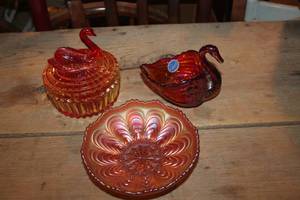 lot 2514 image: Vtg. Red Swan Carnival Glass Trinket some chips & More