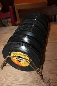 lot 2518 image: Vintage 45 Records and Rack