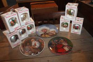 lot 2521 image: Vtg. Campbells Ornaments & More
