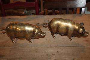 lot 2522 image: 2-Vintage Brass Pig Banks