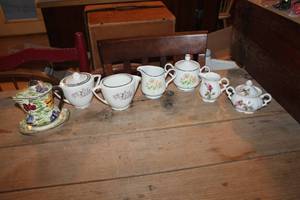 lot 2526 image: Vtg. Creamer, Sugar Bowls & More
