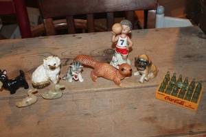lot 2529 image: Vintage Figurines and More