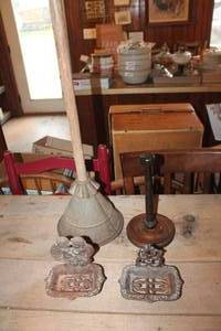 lot 2535 image: Vtg. Cast Iron Soap Dishes and More