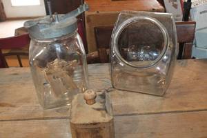 lot 2545 image: Antique Sunbeam Butter Churn, Butter Mold & More
