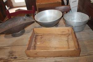 lot 2550 image: Vintage Metal Scale Pan and More