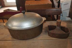 lot 2552 image: Vtg. Club Aluminum Roasting Pan and More