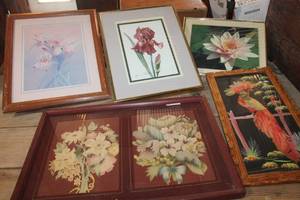lot 2557 image: Various Sized Home Dcor Flower Pictures