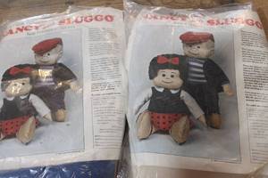 lot 2562 image: Nancy and Sluggo Doll Kits