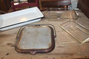 lot 2568 image: Vtg. Enamelware Large Tray & More