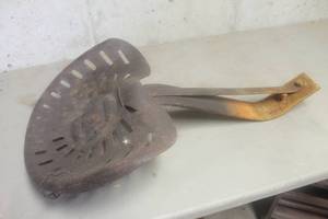 lot 2580 image: Antique Tractor Seat