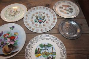 lot 2321 image: Vintage Dcor Plates