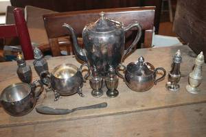 lot 2337 image: Vintage Silver S&P Shakers and More