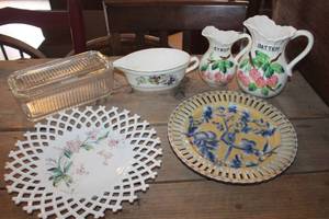 lot 2351 image: Vintage Glass Fridge Box, Gravy Boat and More