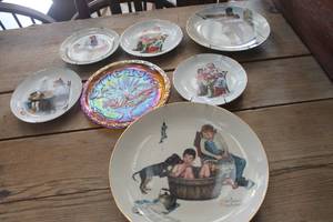 lot 2360 image: Vintage Norman Rockwell Dcor Plates & More