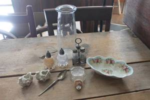 lot 2366 image: Vintage S&P Shakers and More