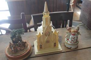 lot 2369 image: 3 Vintage Christmas Musical Figurines & Church