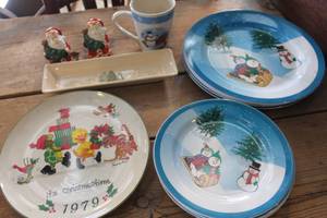lot 2371 image: Christmas Plastic Plates, Santa S&P Shakers & More