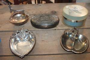 lot 2378 image: Vintage Trinket Boxes and More