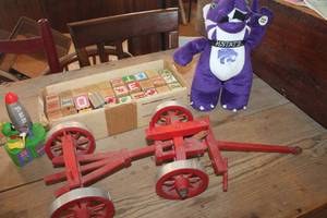 lot 2383 image: Vintage Wooden Blocks and More