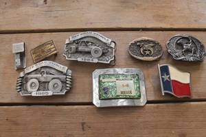 lot 2404 image: Vintage Belt Buckles