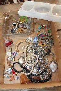 lot 2406 image: Vintage Jewelry and More