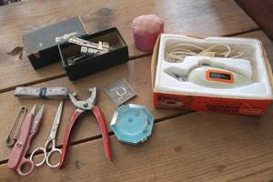 lot 2408 image: Vintage Electric Scissors untested and More