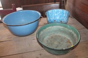 lot 2422 image: Vintage Enamelware Bowls & More