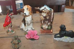 lot 2427 image: Vintage Figurines and More
