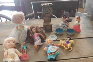 lot 2435 image: Vintage Barbie Toy Dolls and More