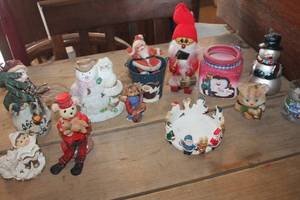 lot 2441 image: Christmas Dcor Figurines and More