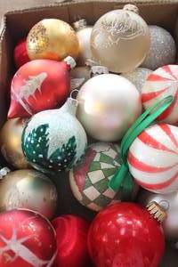lot 2444 image: Flat of Ornaments