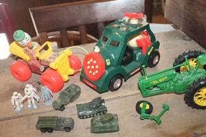 lot 2461 image: Vtg. Fisher Price Pull Along Toy & More