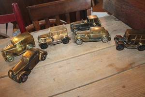 lot 2486 image: Vintage Metal Car Banks