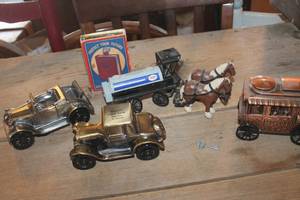 lot 2489 image: Vintage Metal Car Banks & More